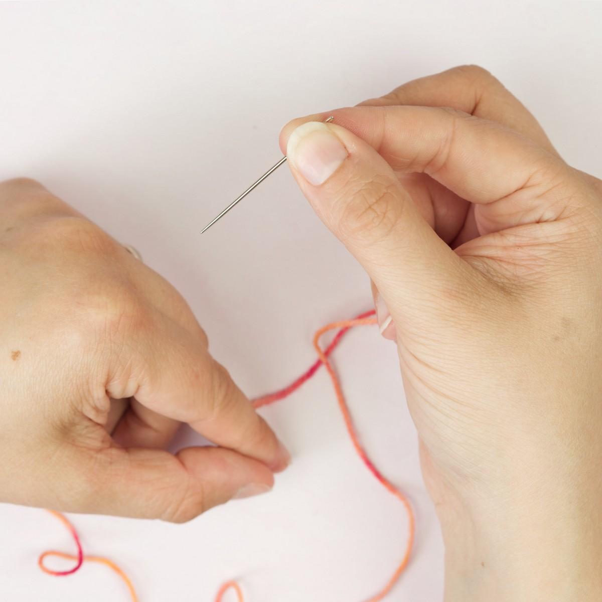 Quick Tip Tutorial Easily Thread a Needle Hardybarn Designs